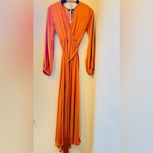 Beautiful elegant caramel long dress open from the sides .
Size Medium .
